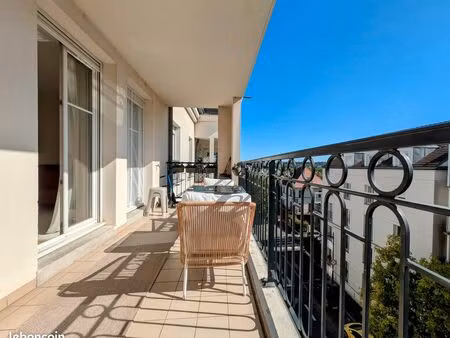 appartement 3 pièces traversant avec terrasse et balcon