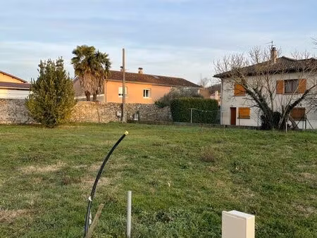 terrain plat constructible et viabilisé - 462 m² - ampuis centre