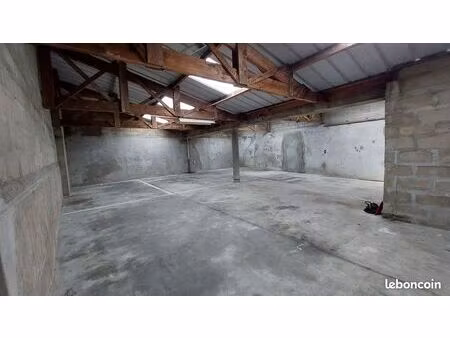 local de stockage 100 m²