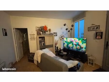 a louer appartement t3 - 65m2 - centre ville de marennes