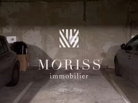 parking/box 1 pièce 11 m²