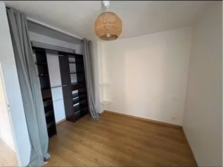 appartement avec chambre séparée à louer à l'année