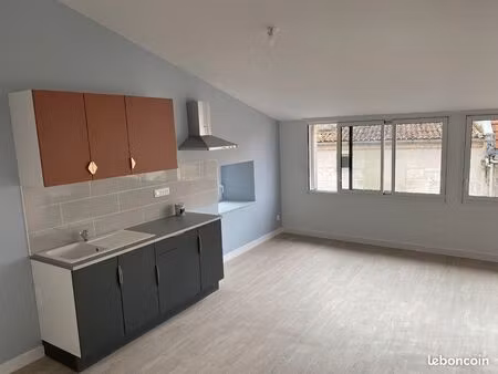 location t3 centre ville saintes