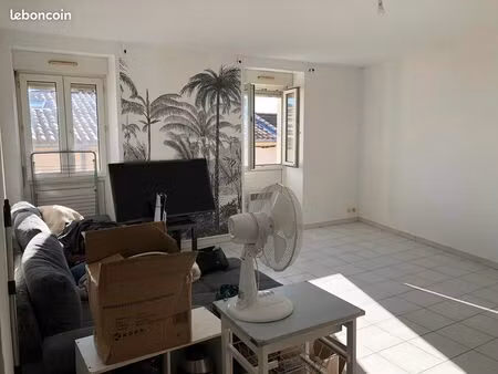 f2 lumineux au calme - quartier jean jaurès  dernier étage