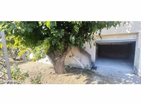 t3 60m2 quartier rieu proche pist oasis cour  parking  garage et cave au calme