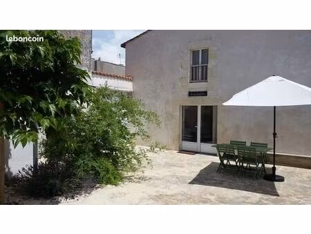 ile de ré location d’un chai au centre d’un village prisé