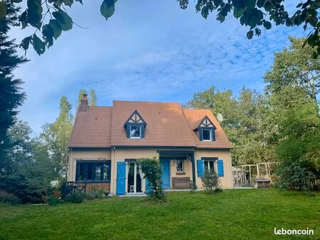 maison familiale 4chb avec grand jardin arboré et piscine à 15 minutes de la gare du mans