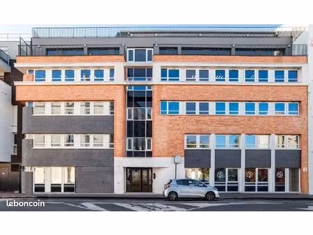 bureaux 73 m²