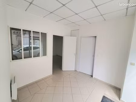 local commercial 27m2  plein cœur du centre ville de la rochelle  rue gambetta