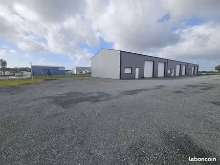 local 215 m² pont-l'abbé-d'arnoult