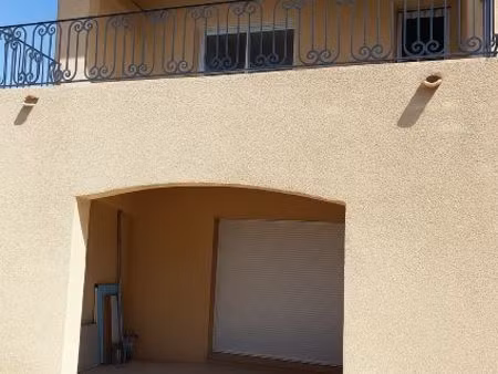 maison mitoyenne r+1 de 83 m² avec jardinet et terrasses à gignac (34)