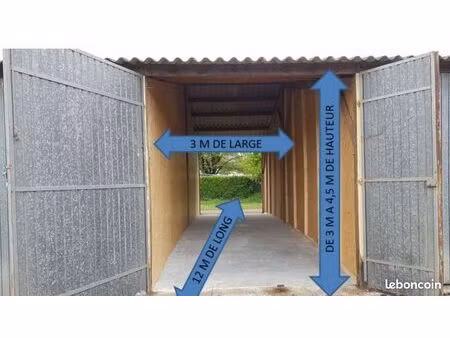 grand local de stockage proche 4 voies accès 24/24