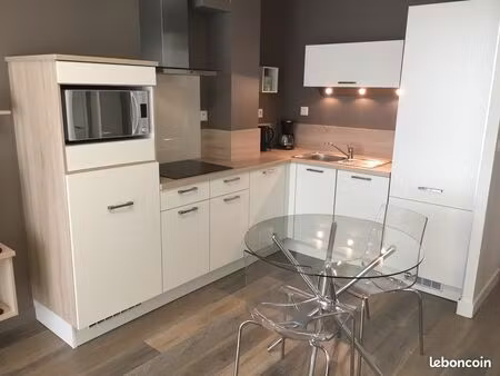 vieux port  t1 bis 30 m2  avec terrasse loggia et balcon