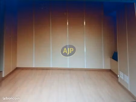 local commercial 22 m² surgeres