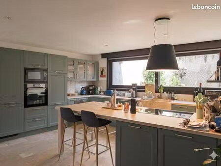 demeure d'exception rénovée : 210 m² de confort et vue panoramique