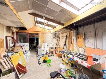 hangar 7 pièces 185 m²