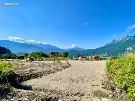 terrain 2100 m² ugine