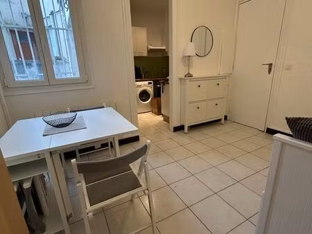 studio meublé de 17 m2 (carrez) sur cour intérieure de la copropriété