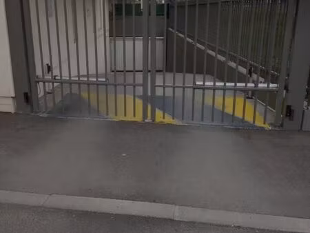 garage/box 13 m² bron