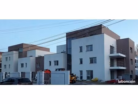 garage box fermé dans une résidence sécurisée