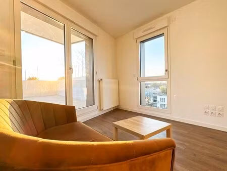 3 pièces de 65 m² + terrasse 40 m² au pied du métro 14