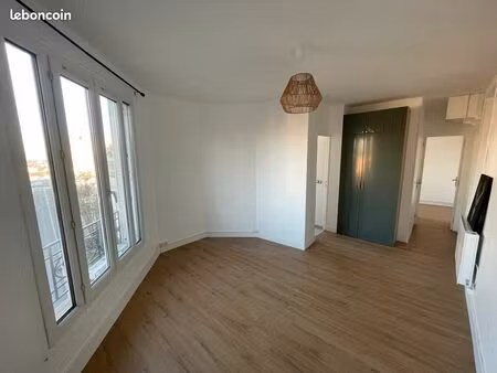 3p - 42m² rénové - 300m gare rer c 5eme étage sans ascenseur