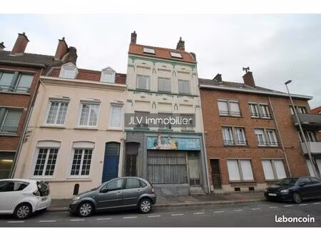 immeuble 3 pièces 217 m²