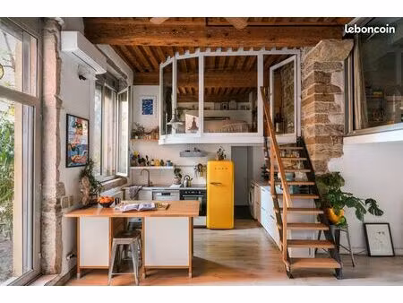 location meublé 80m2 coeur de la croix rousse - jardin exceptionnel privatif + pkg voiture