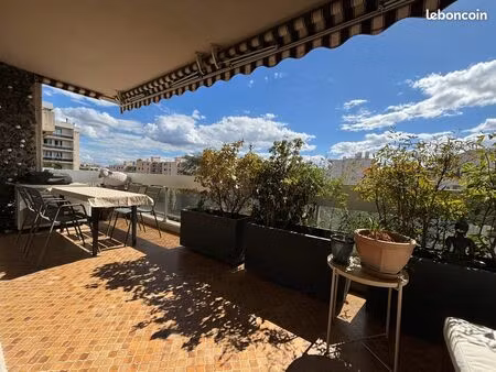 monplaisir – t4 109 m² traversant avec balcon sud  vue dégagée