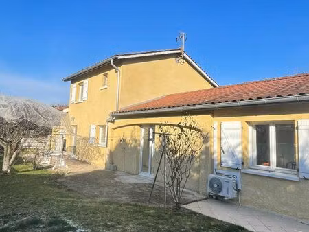 maison spacieuse et lumineuse avec jardin