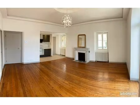 t2 refait à neuf vue lac et aix les bains proche centre ville