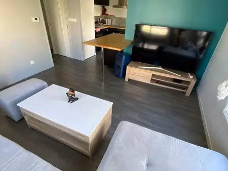 t2 vaulx la soie proche métro et tram