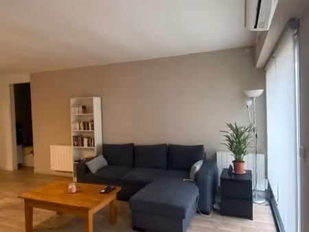 appartement lumineux avec terrasse et parking couvert
