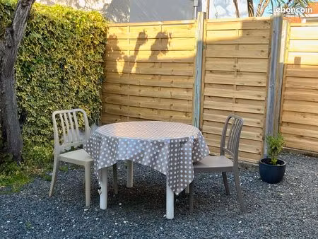 location étudiante meublée - logement individuel avec cour privée - aucune charge + intern