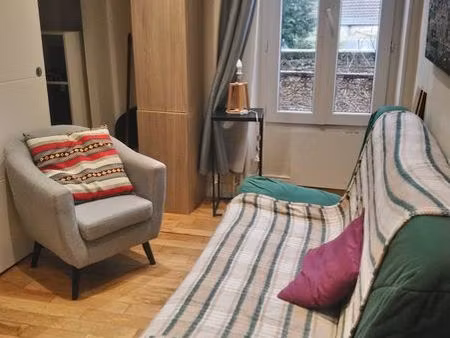 jolie studette 14 mètres carré le mans  gare sud  2mn à pied de la gare