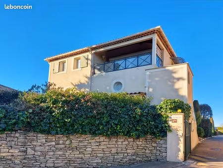 a louer appartement t3 centre uzès à pied