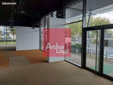 local commercial 678 m² aubiere