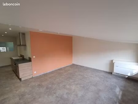 f2 neuf au 3e étage  centre ville avec cuisine équipée  climatisation réversible