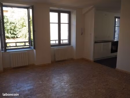 f2 - 47m2 - crêt de roch