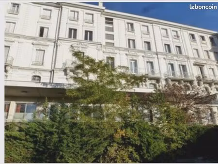 grand studio lumineux au centre ville