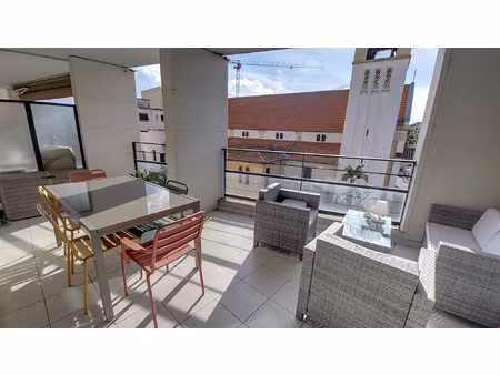 à vendre 3 pièces avec grande terrasse plein sud cagnes
