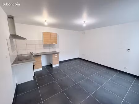 appartement 2 chambres - refait à neuf - rue sampaix