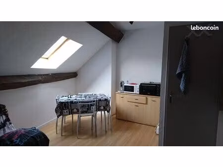 studio meublé sous comble à proximité du centre ville