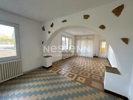 longère avec dépendances et terrain située au coeur de roezé sur sarthe !