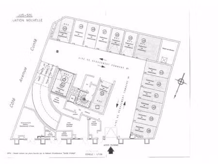 parking facile d'accès face à la gare