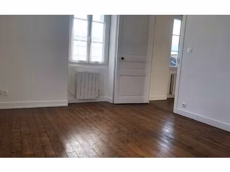 location appartement  m² t-2 à rochefort  580 €