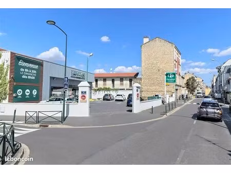 boutique 363 m² alfortville