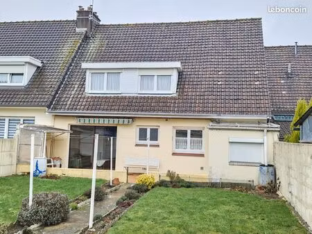 une maison mitoyenne de 100 m²