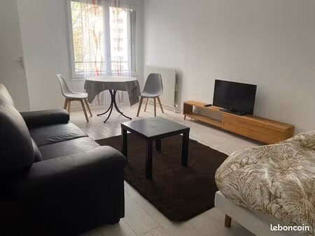 studio 28m2 au pied du métro ligne créteil echat