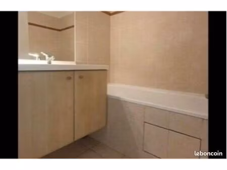 t2 dans résidence privée